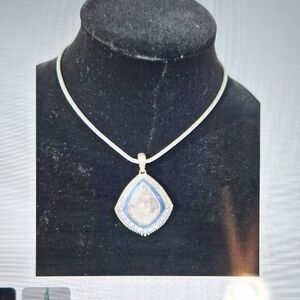 Elegant Silver Necklace with Teardrop Pendant and Iridescent Inlay